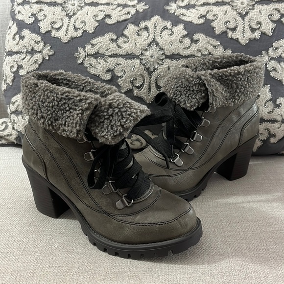 Jellypop Shoes - Jelly pop size 7 gray heeled booties